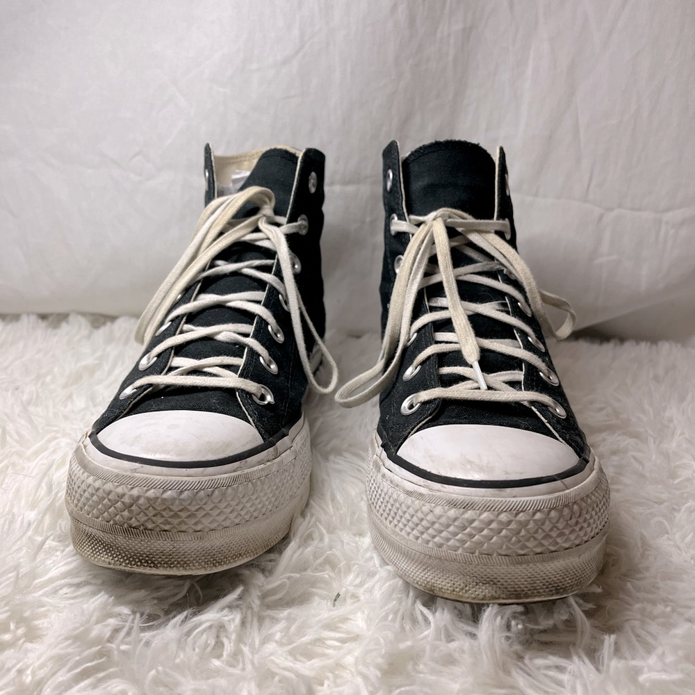 COPY - ‼️Black platform high top converse‼️